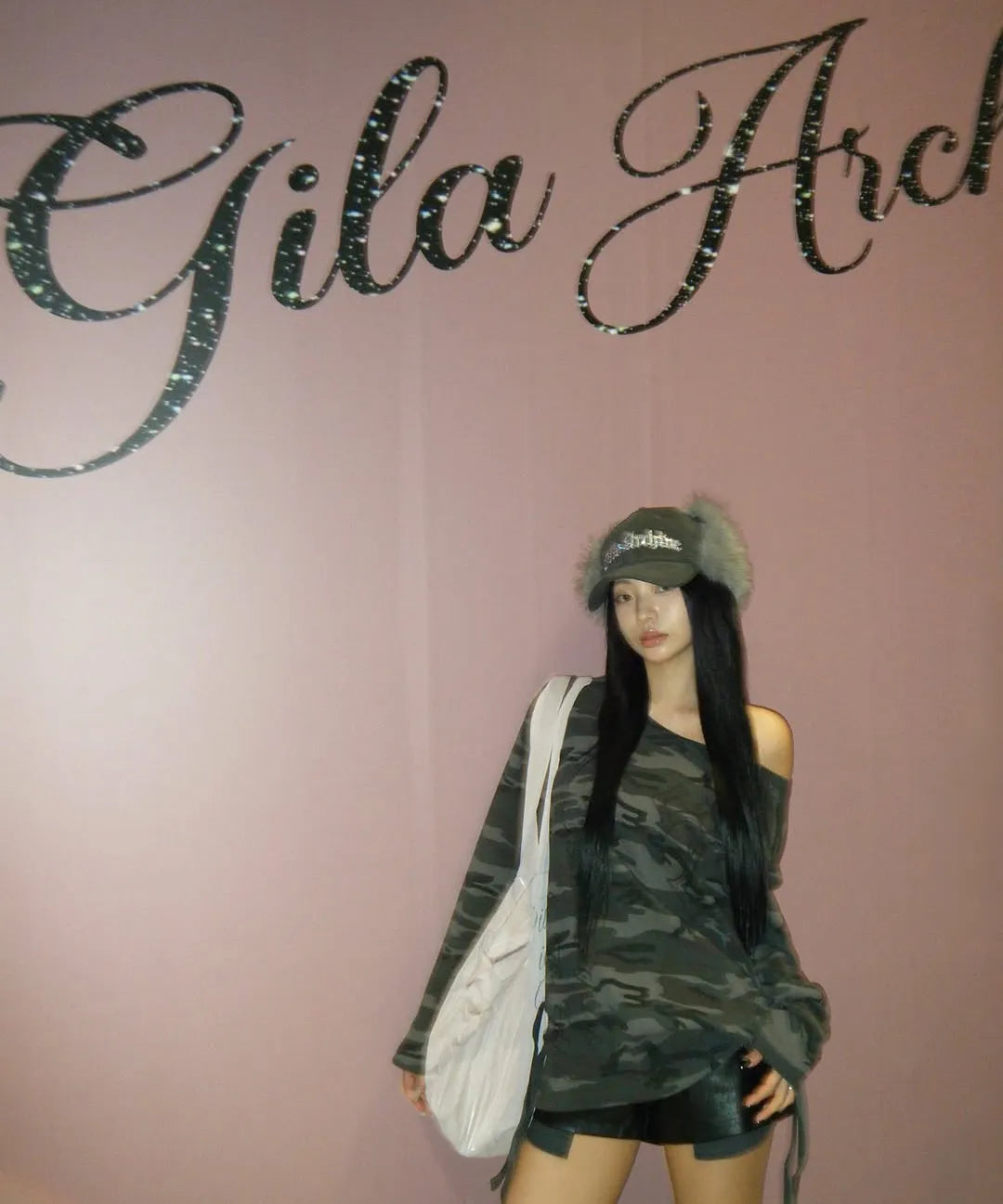 GILA ARCHIVE FAUX FUR HOTFIX LOGO EARFLAP CAP_CHARCOAL