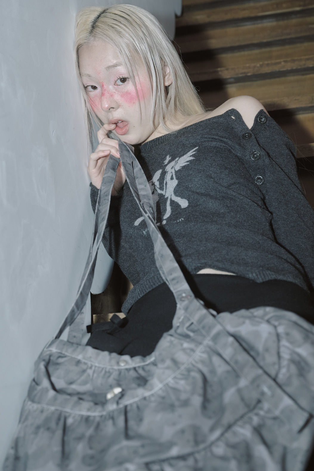 hugyourskin Stardust printed cross bag (Charcoal)