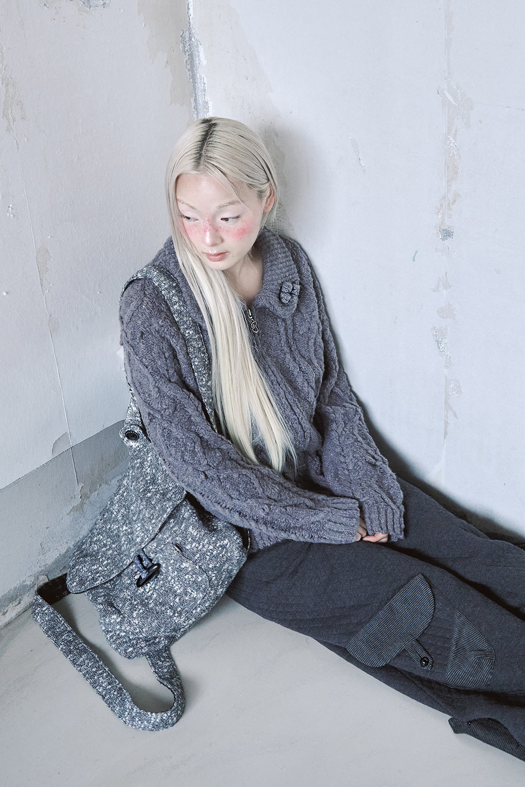 hugyourskin Popcorn knit zip-up (Charcoal)