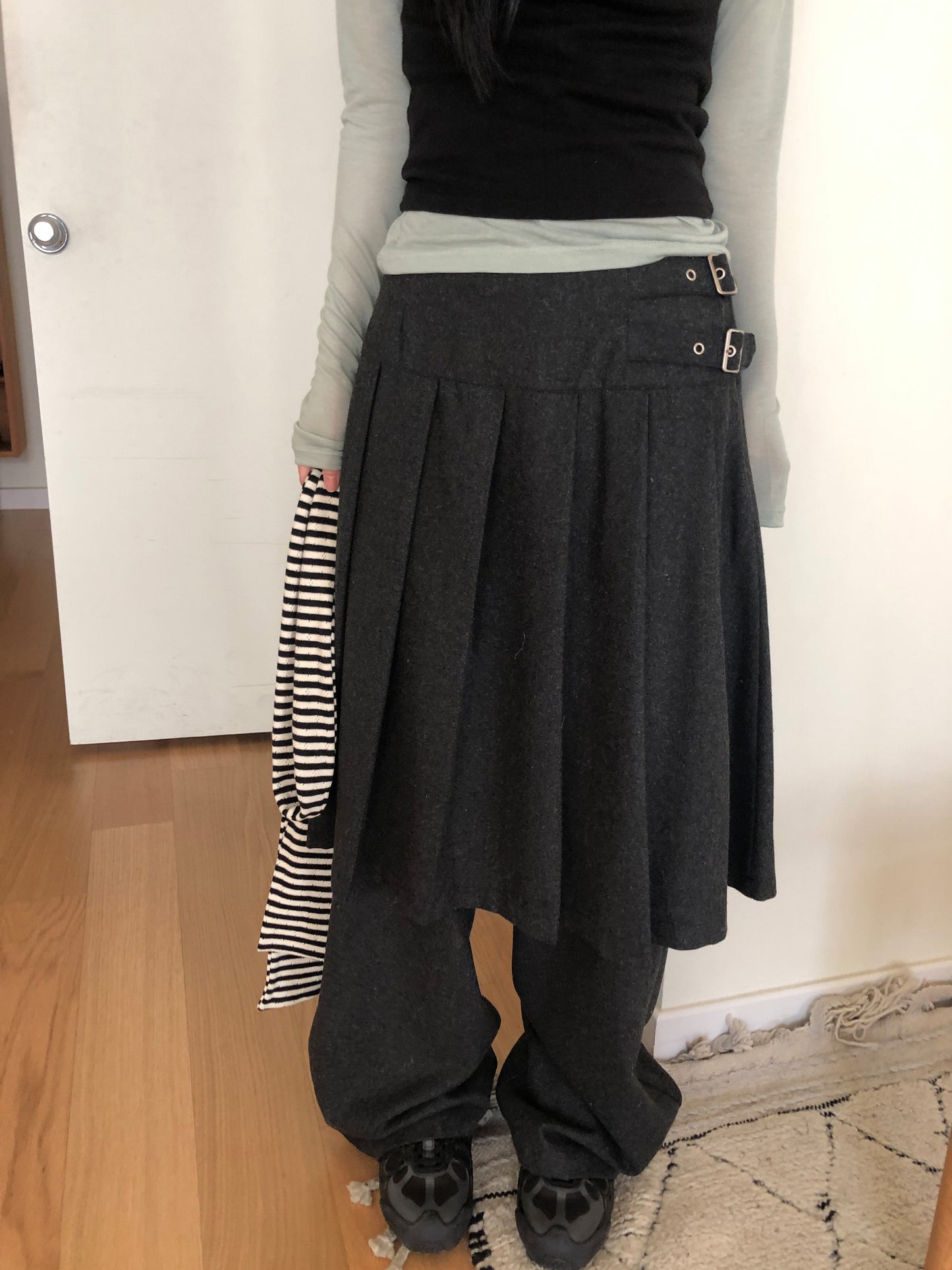 WOOL BUCKLE PLEATS SKIRT PANTS