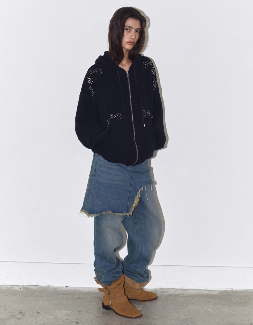 [시안同款🎀] Polysooem ORNAMENT STUDDED HOODIE_ONZI_EDITION / BLACK