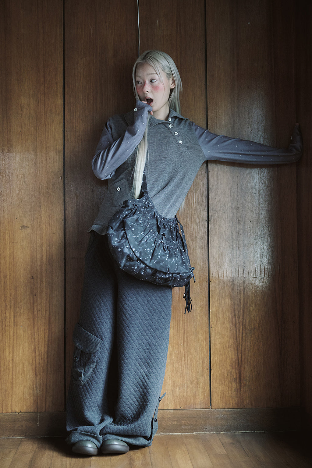 hugyourskin Stardust printed cross bag (Black)