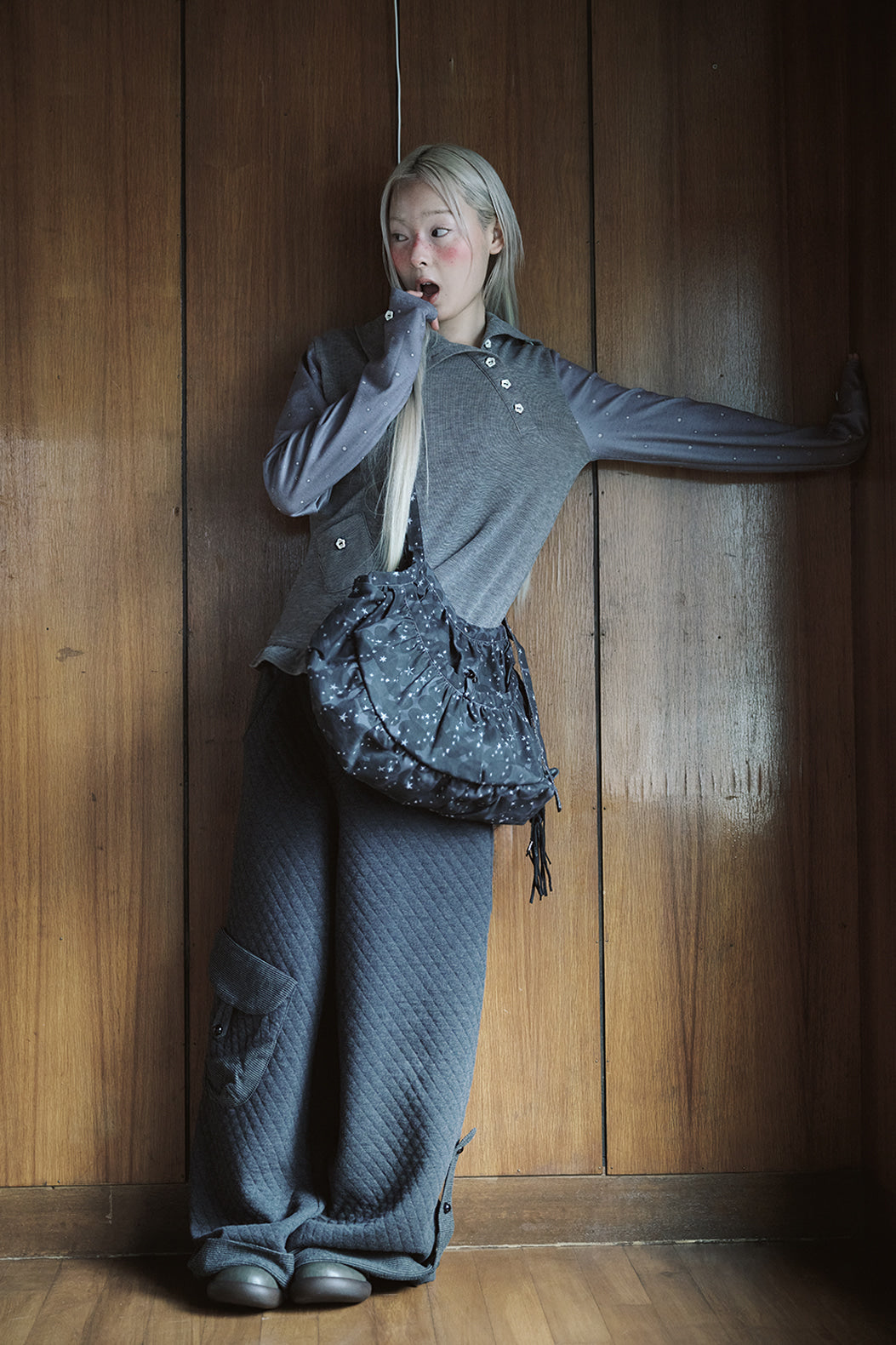 hugyourskin Stardust printed cross bag (Black)