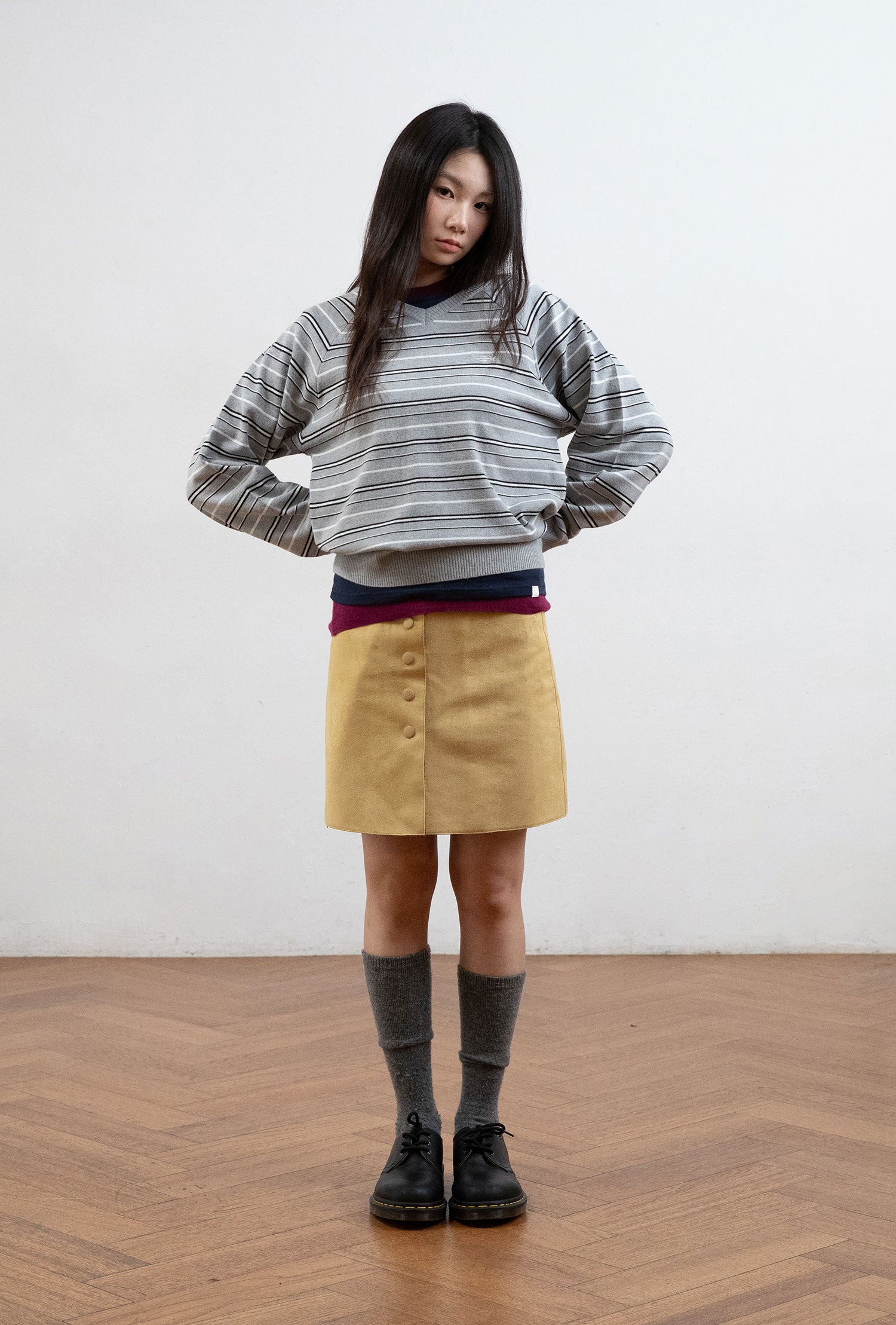 MULTI STRIPE 3STAR V NECK KNIT [GREY]
