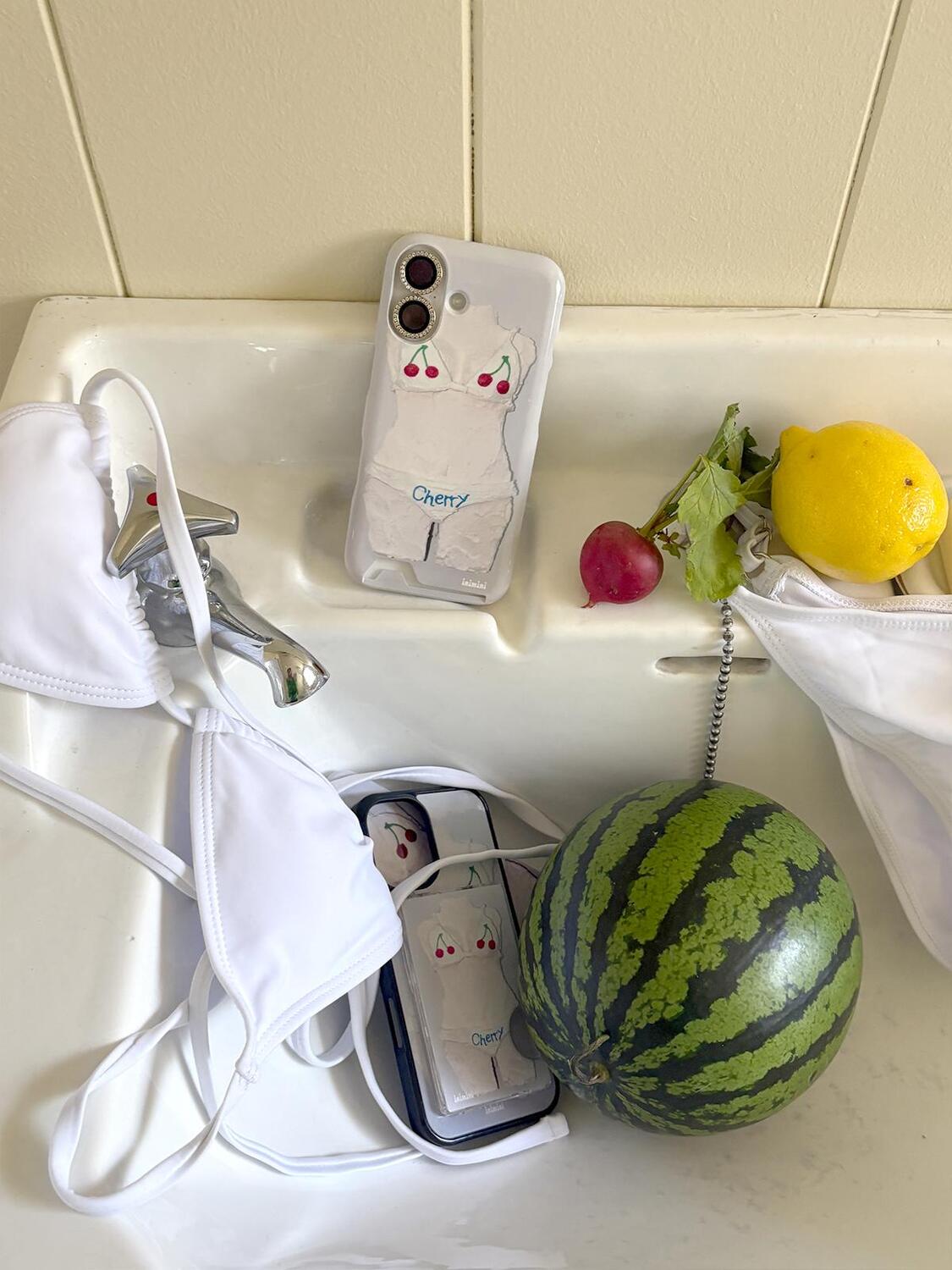 cherry bikini phone case (有magsafe!!)