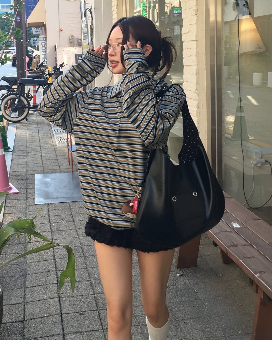 LETERIE STUD BUCKLE REVERSIBLE SHOULDER BAG_3COLORS