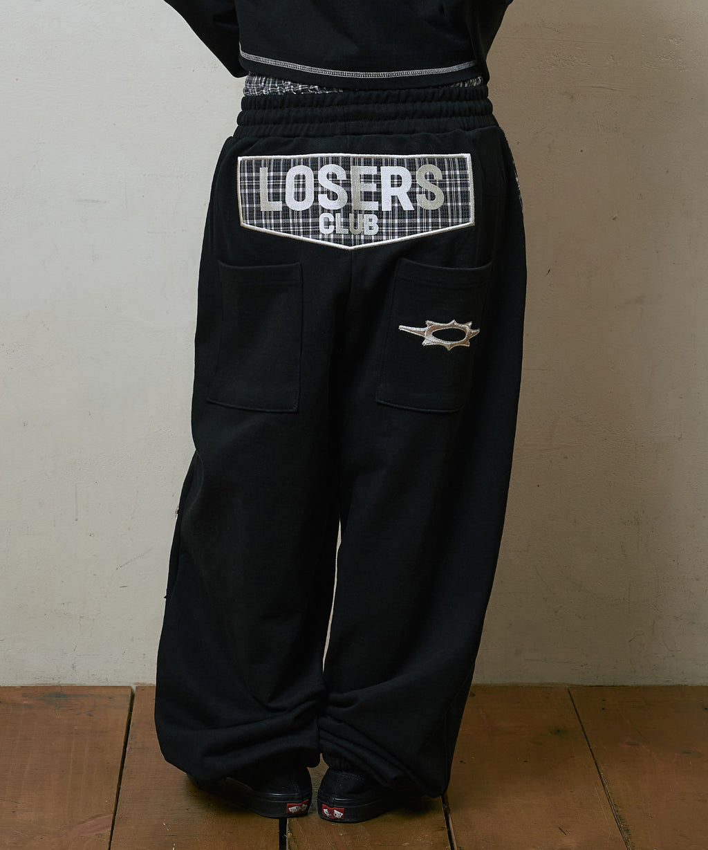 LSC LAYERED STAR STUD WIDE SWEAT PANT (BLACK)