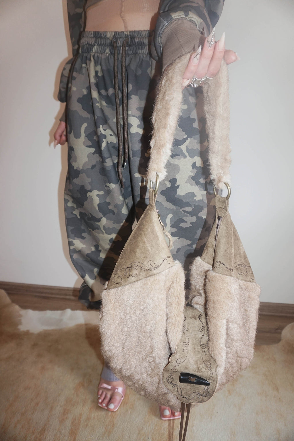 Sculptor Horseshoe Fur Bag Brown