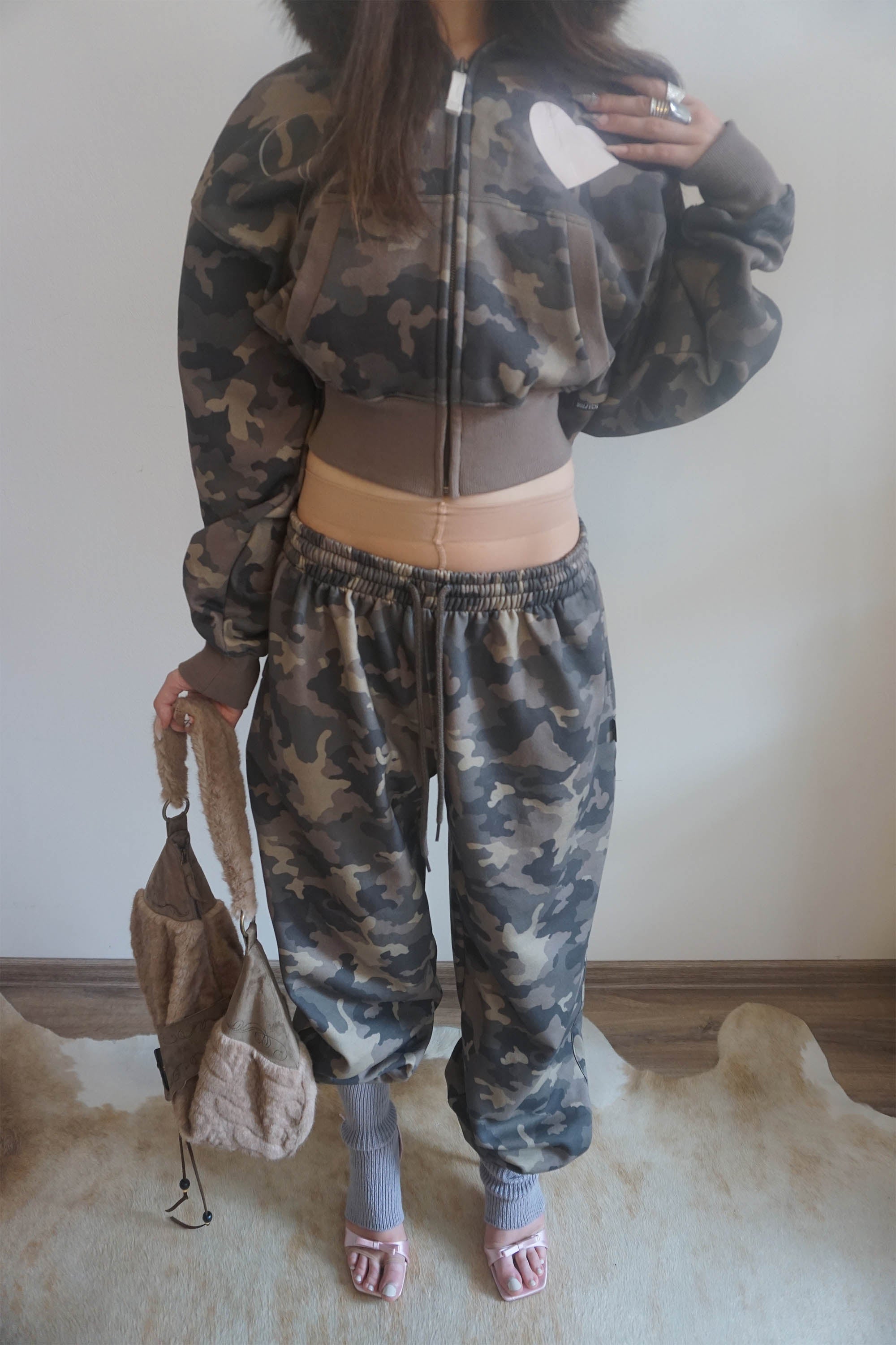 Sculptor Horseshoe Fur Bag Brown