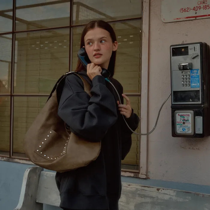 LETERIE STUD BUCKLE REVERSIBLE SHOULDER BAG_3COLORS