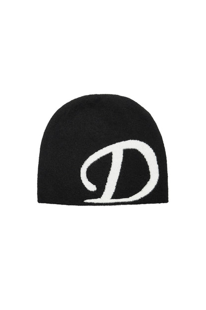 DEINET D LOGO KNIT BEANIE IN BLACK