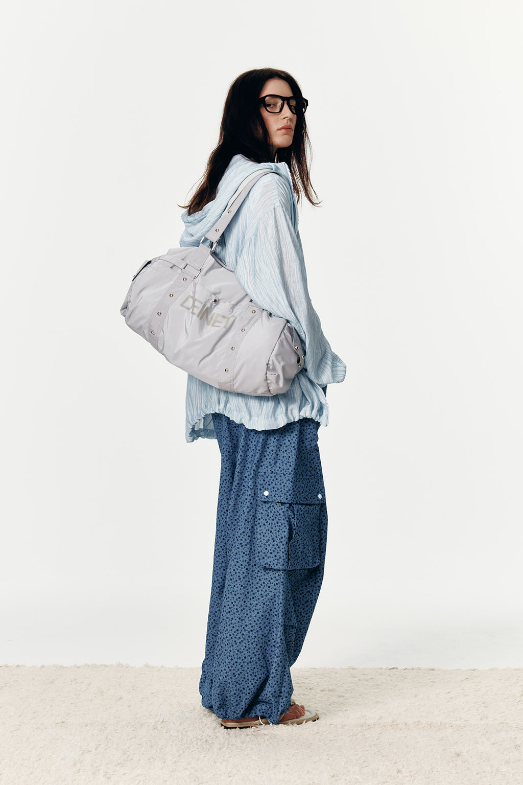 DEINET LOGO DUFFLE BAG IN GREY