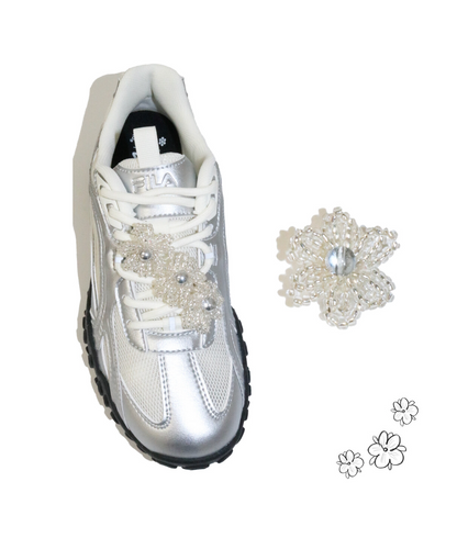 [handmade] Flowing Flower Shoe Charm - White/Silver