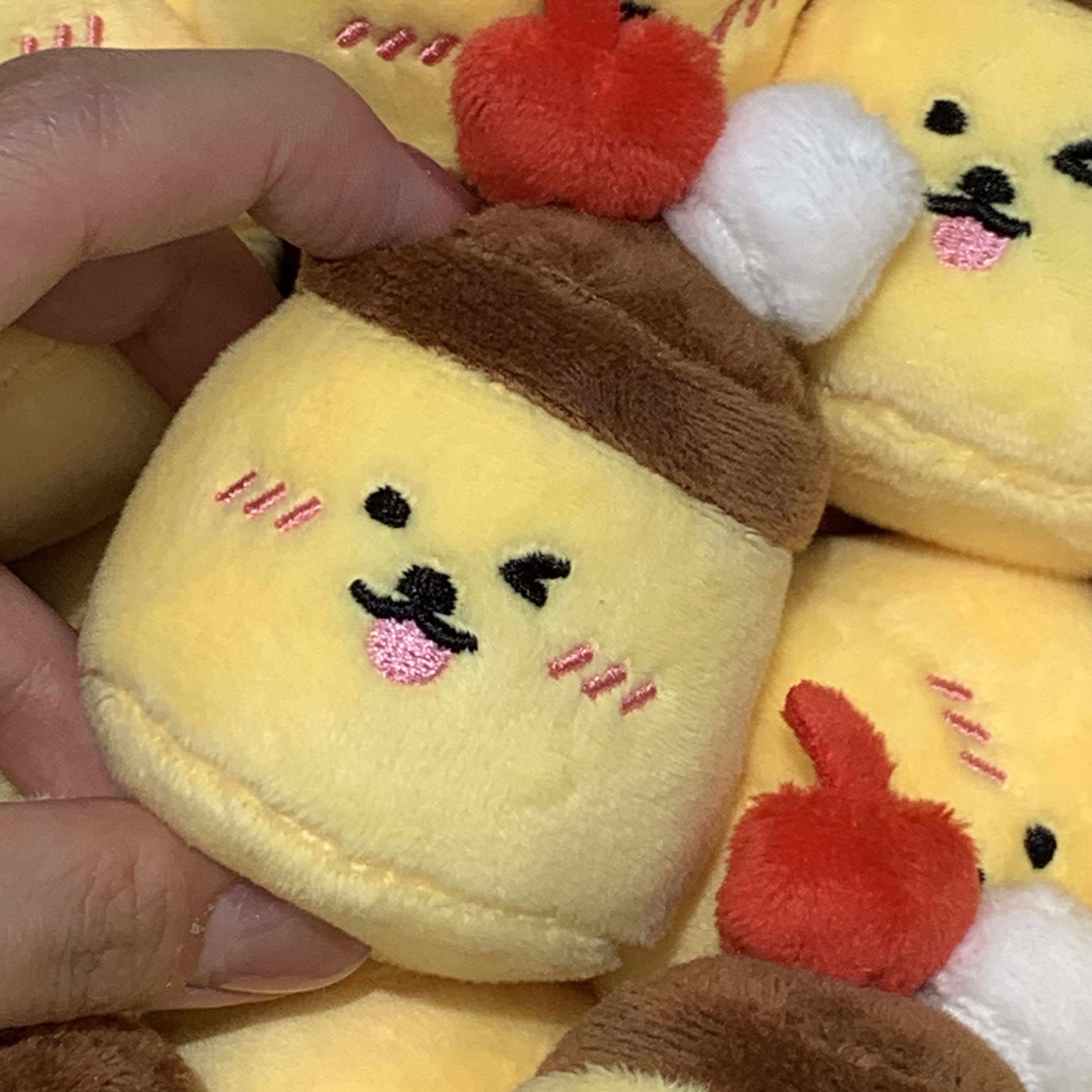 [handmade] Lucky Wink Pudding Keychain