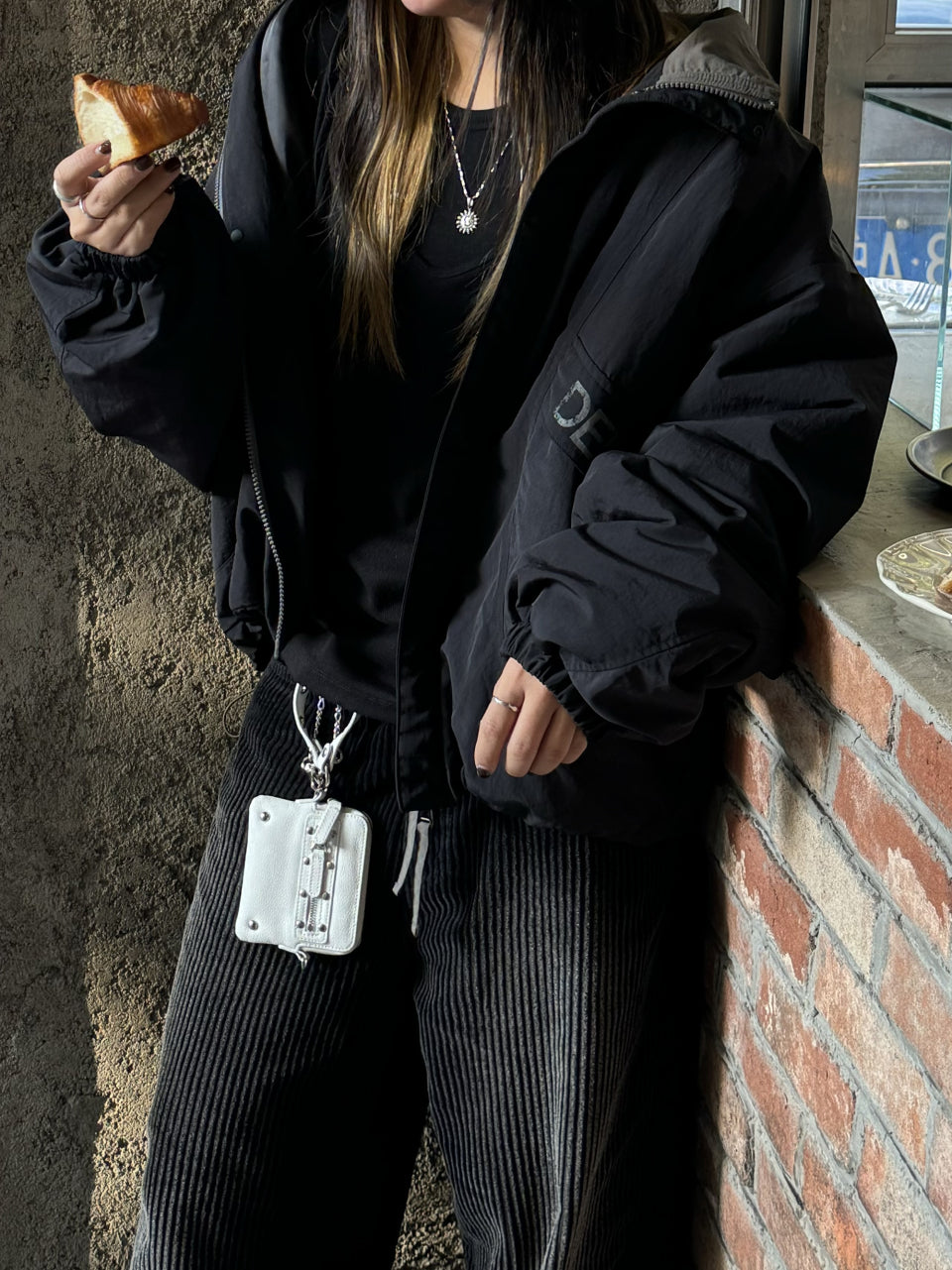 DEINET Studded Cross Chain Wallet / Silver