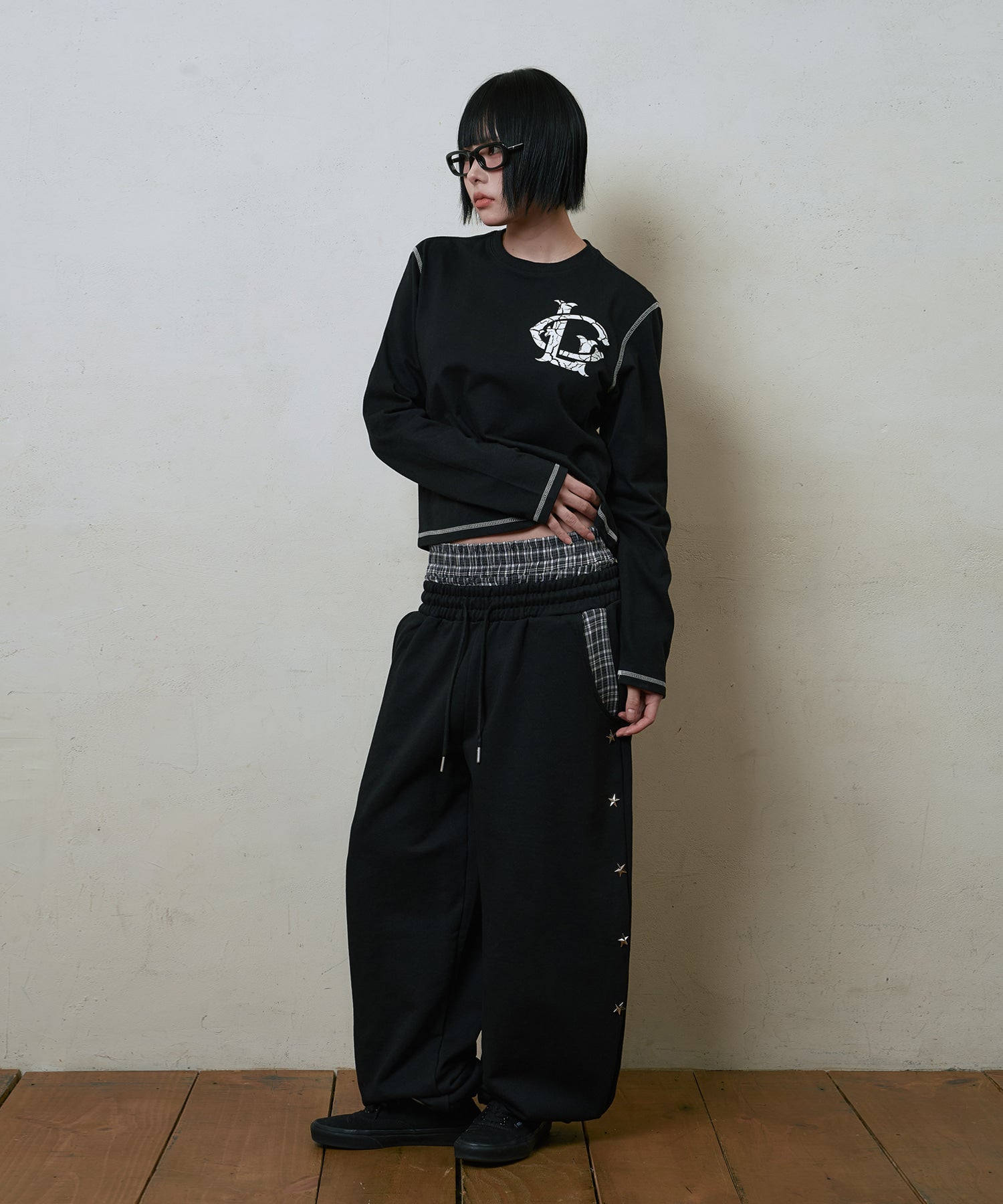 LSC LAYERED STAR STUD WIDE SWEAT PANT (BLACK)