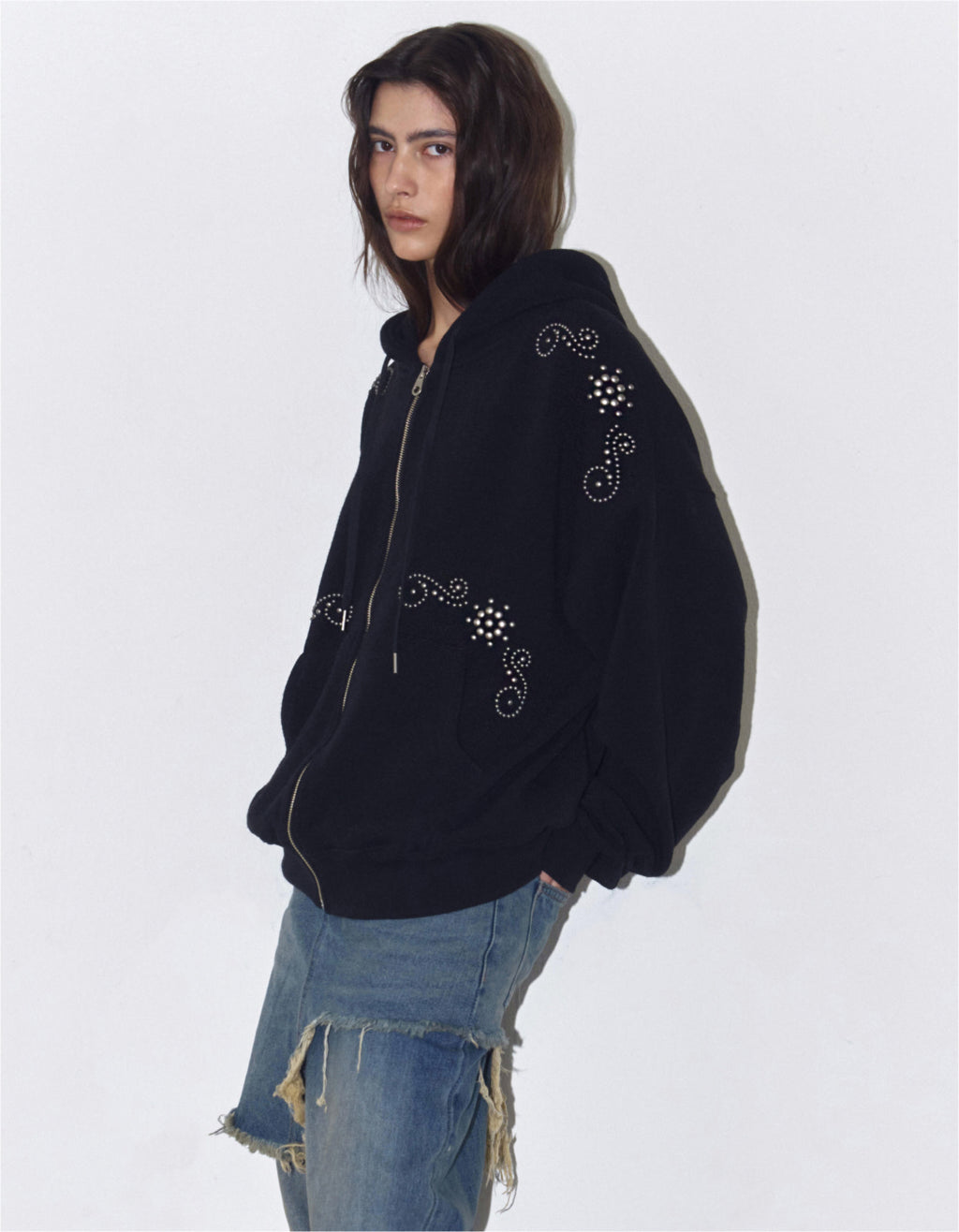 [시안同款🎀] Polysooem ORNAMENT STUDDED HOODIE_ONZI_EDITION / BLACK