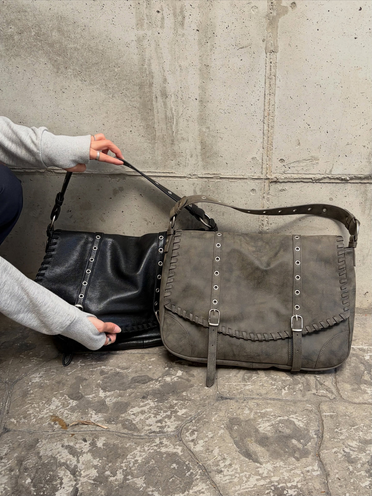 [yeomim] braided flap bag (black/grunge taupe)