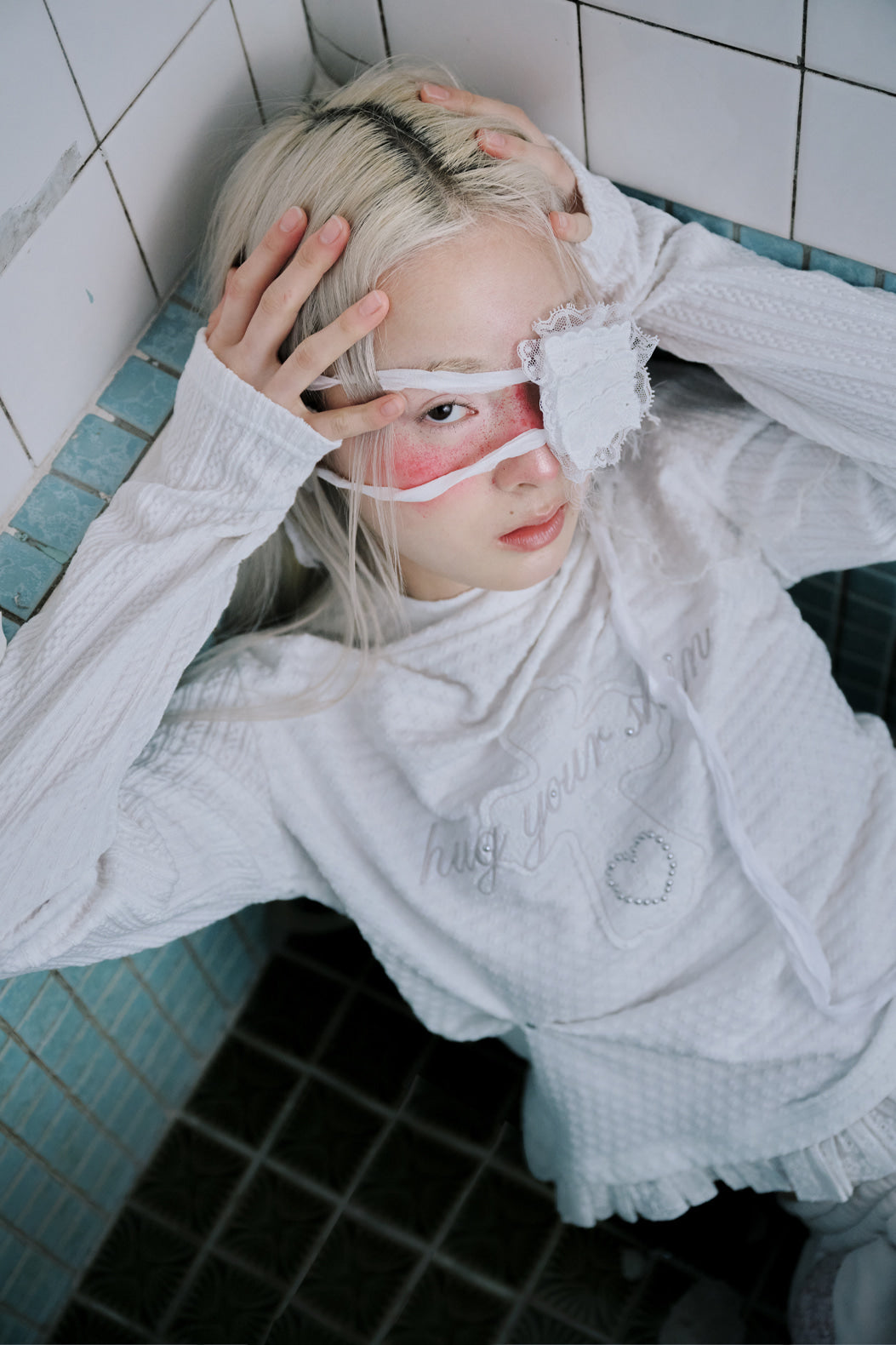 Lace cross patch hoodie (2colors)