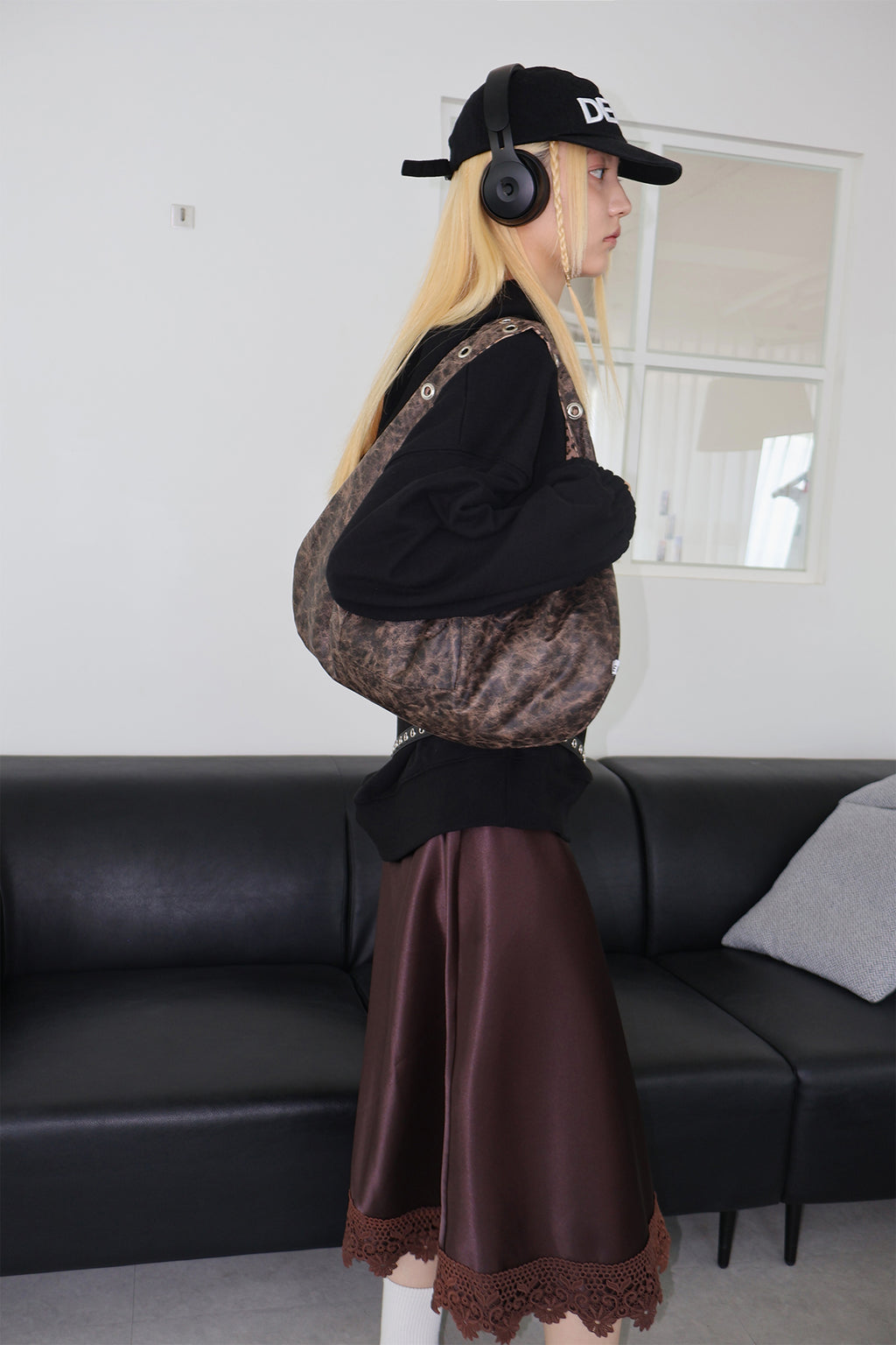 DEPC EYELET LEATHER BAG (BROWN)