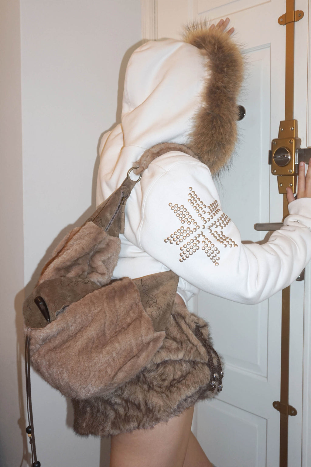 Sculptor Horseshoe Fur Bag Brown