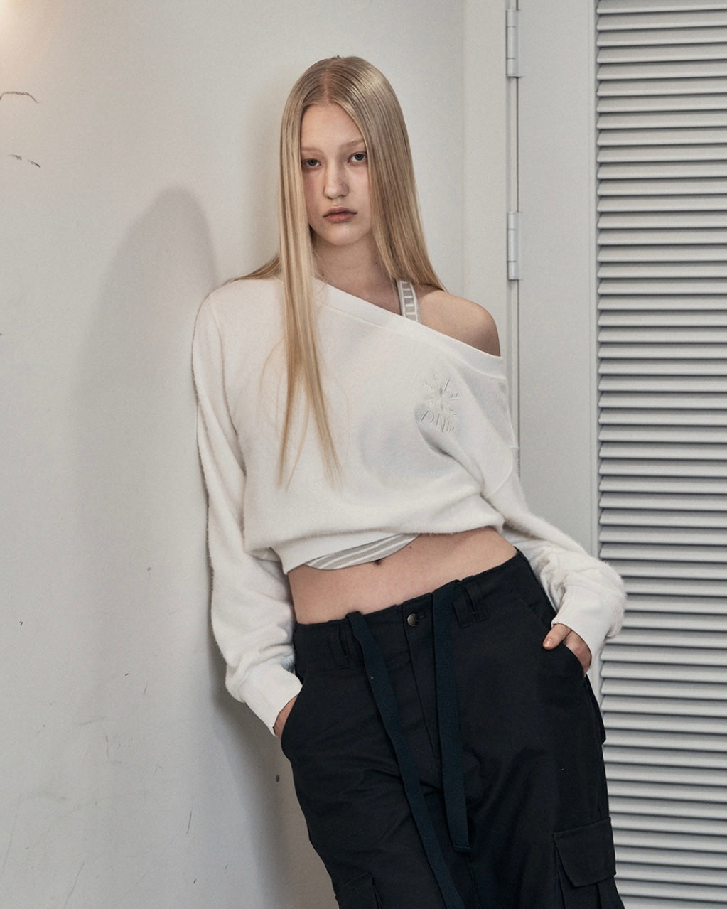 PLEASENOFOLLOW Sue Off - Shoulder Sweatshirt / 4colors