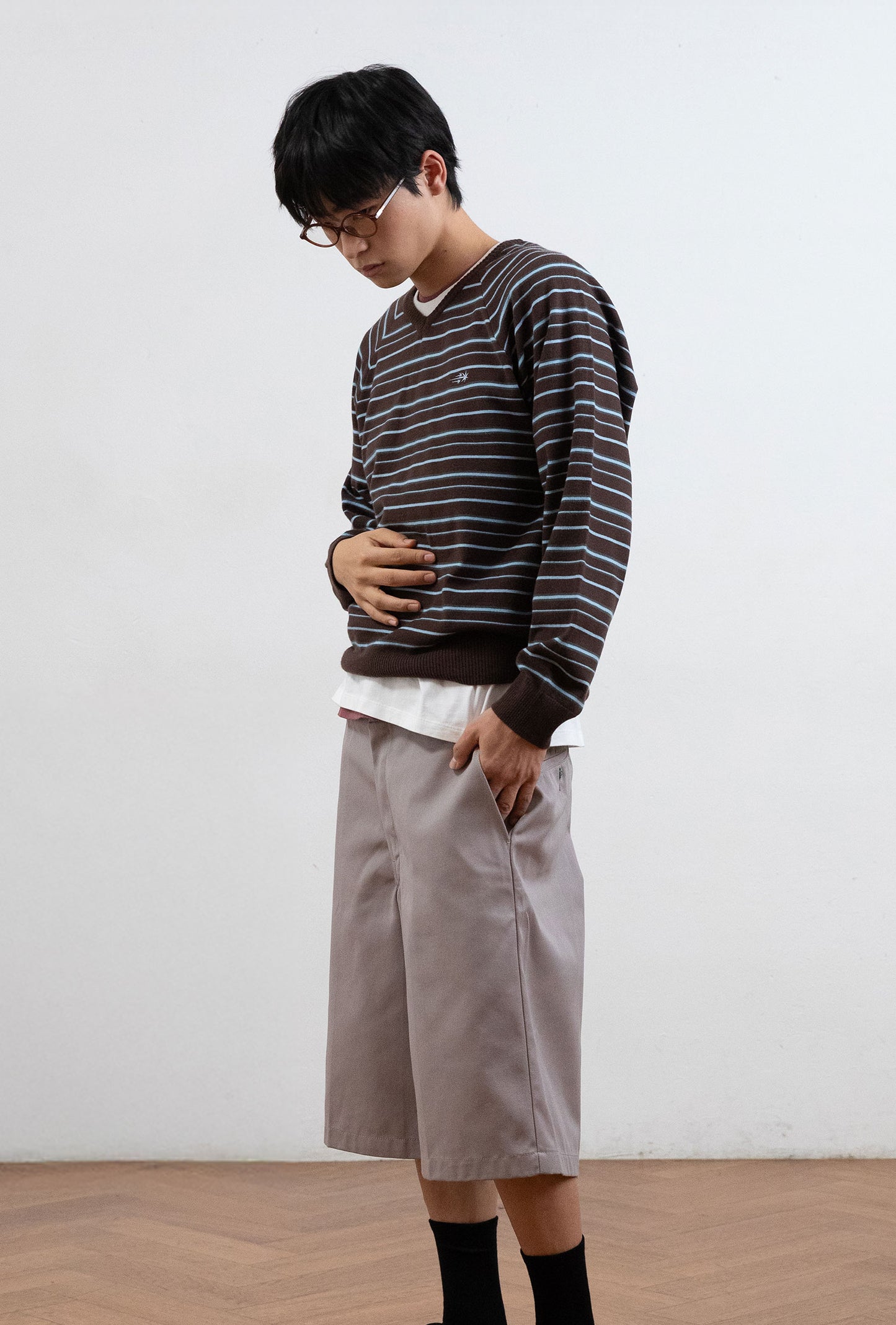 MULTI STRIPE 3STAR V NECK KNIT
[BROWN]