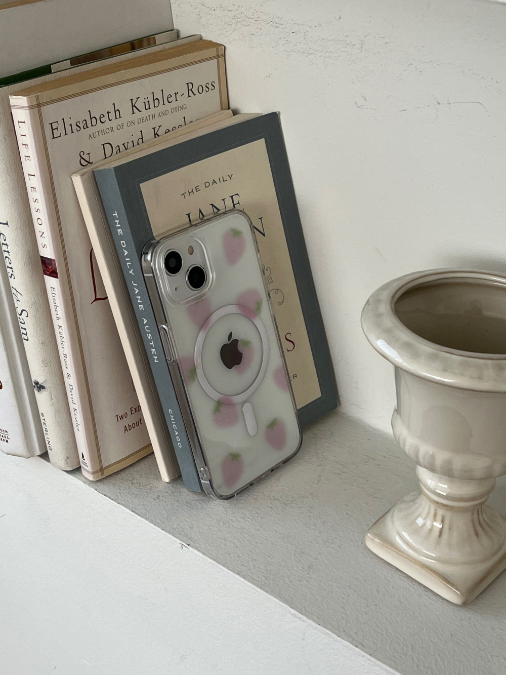 cloud strawberry [magsafe jell-hard case]