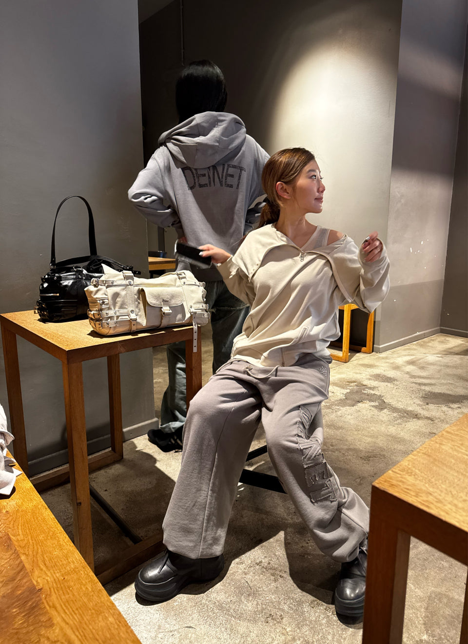 [DEINET] BELTED POCKET SHOULDER BAG IN BEIGE