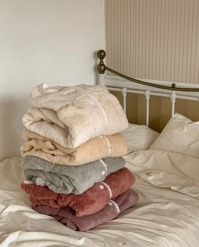 [韓國售出10,000+⭐️] J'eu Fluffy Lace Fleece Pajama Set 5colors