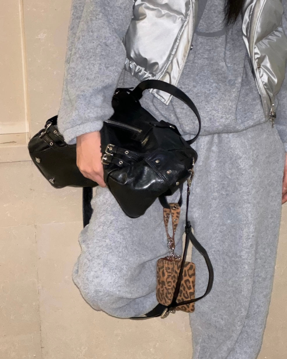 DEINET STUD POCKET BIG BAG IN BLACK