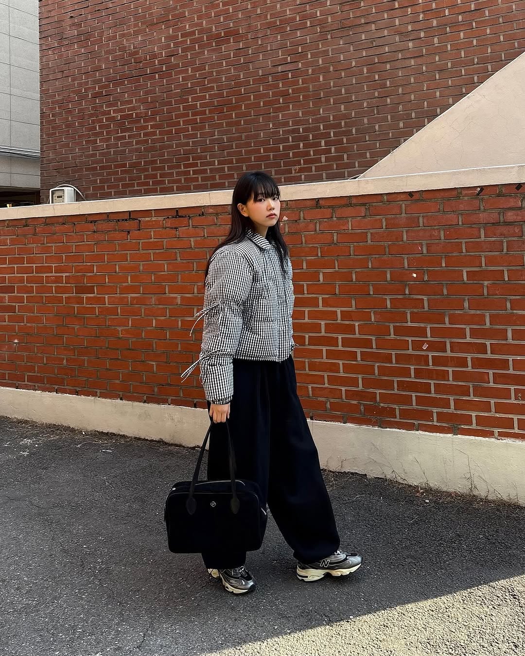 Heeari Sage Suede Square Bag / Black