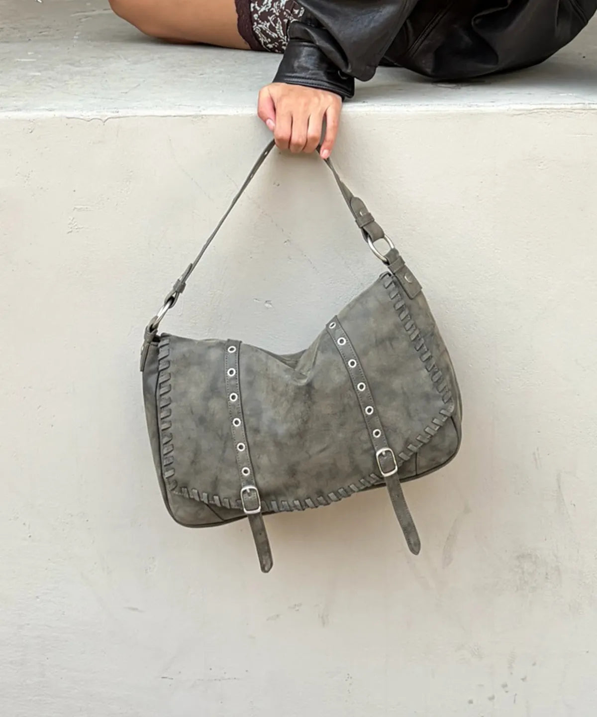 [yeomim] braided flap bag (black/grunge taupe)
