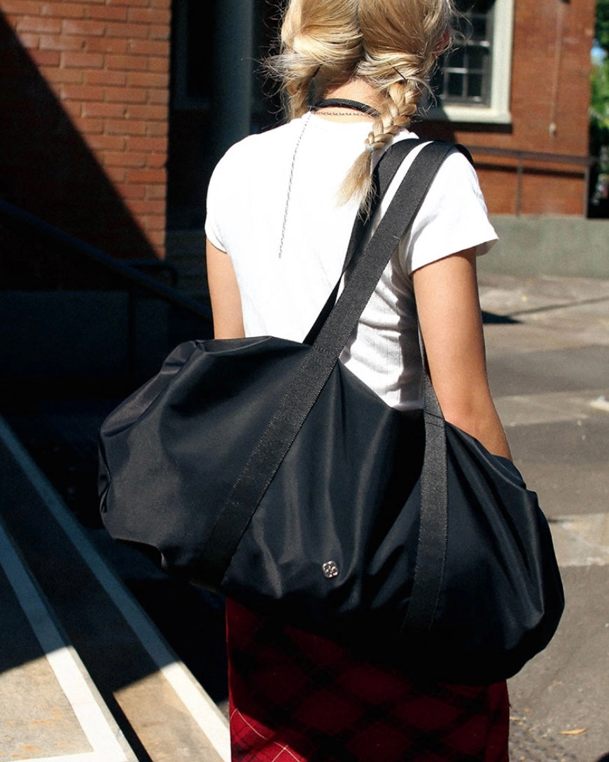 Heeari Aurora Shirring Duffel Big Bag / black