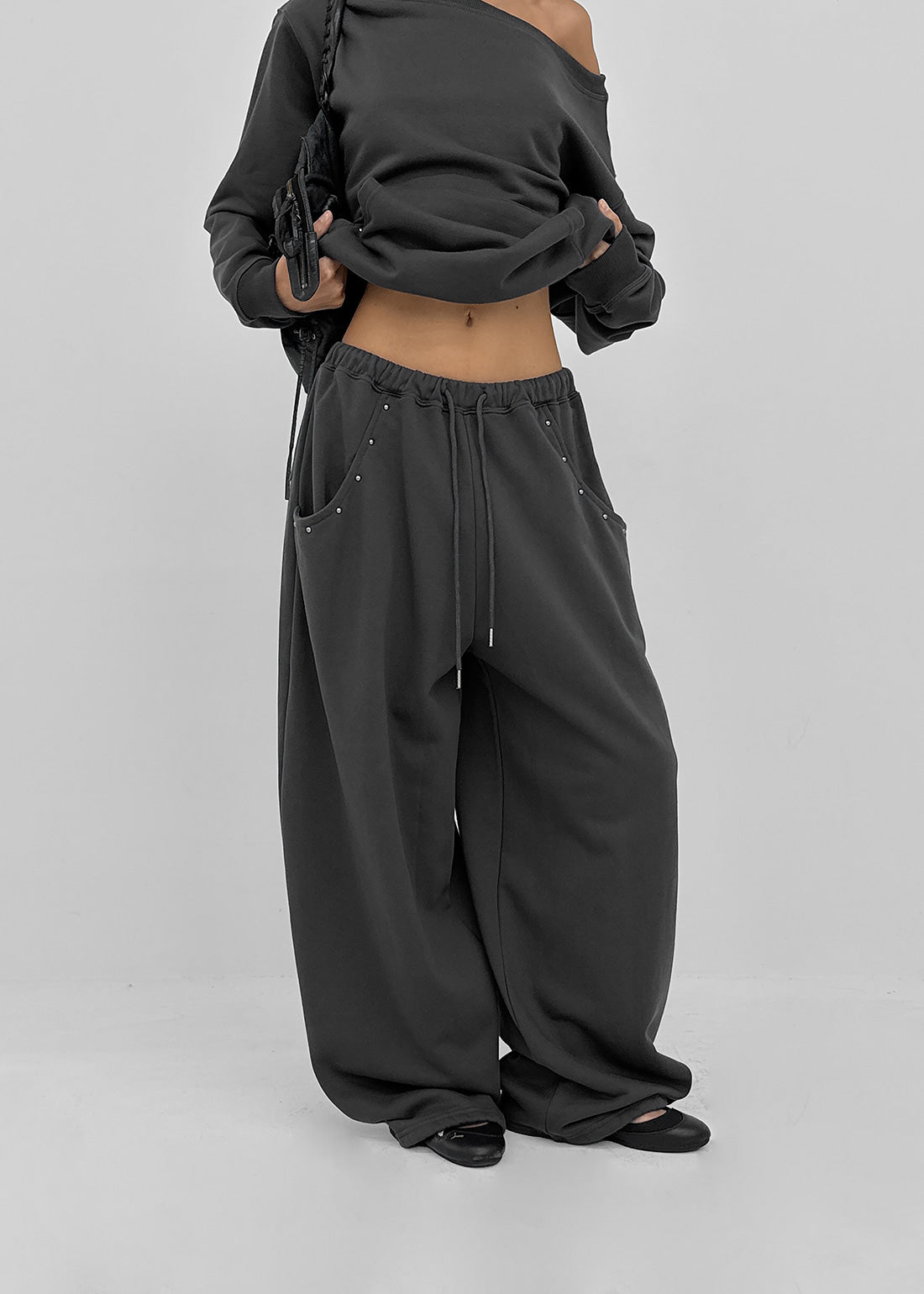 [BLACKUP] Spinal Rivet Balloon Training Pants (2 colors)