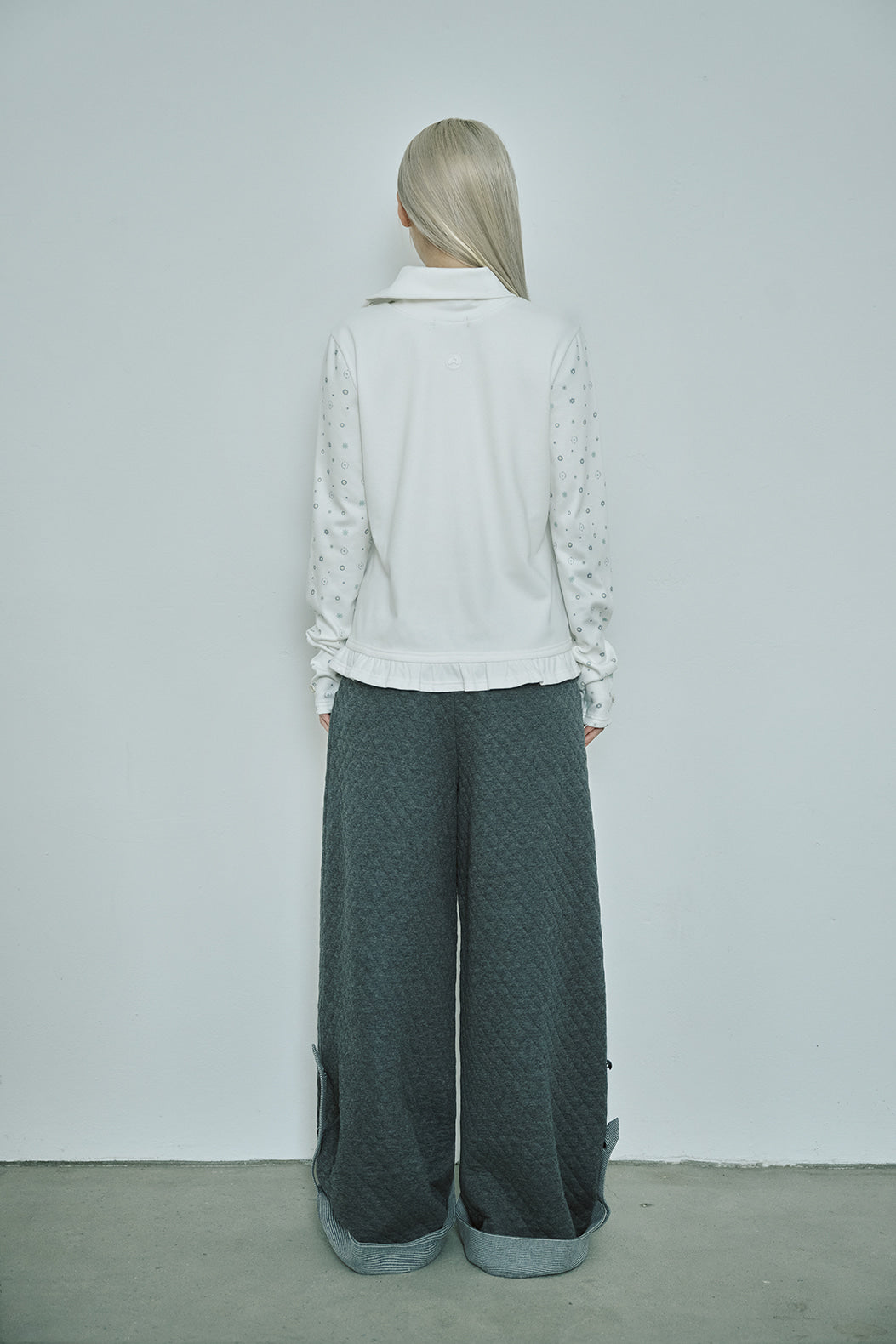 hugyourskin Flower button pola top (White)