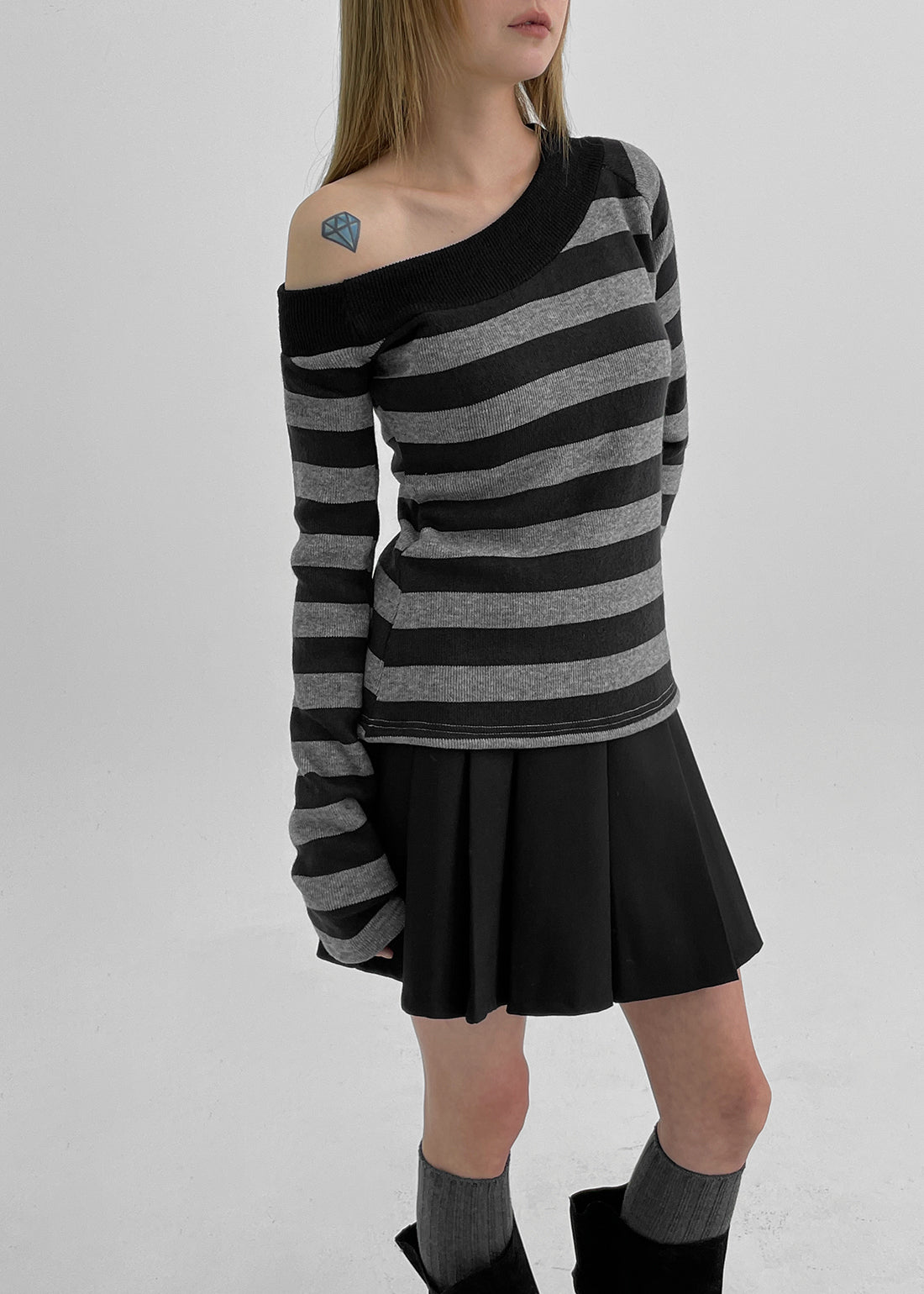 韓國製造 Striped Off-Shoulder LS Tee / 3colors