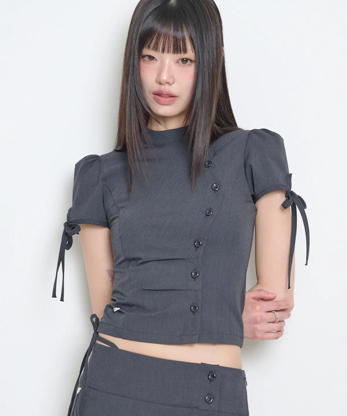 [illigo] BUTTON COLLAR TOP_CHARCOAL