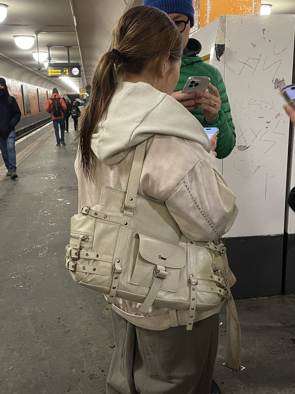 [DEINET] BELTED POCKET SHOULDER BAG IN BEIGE