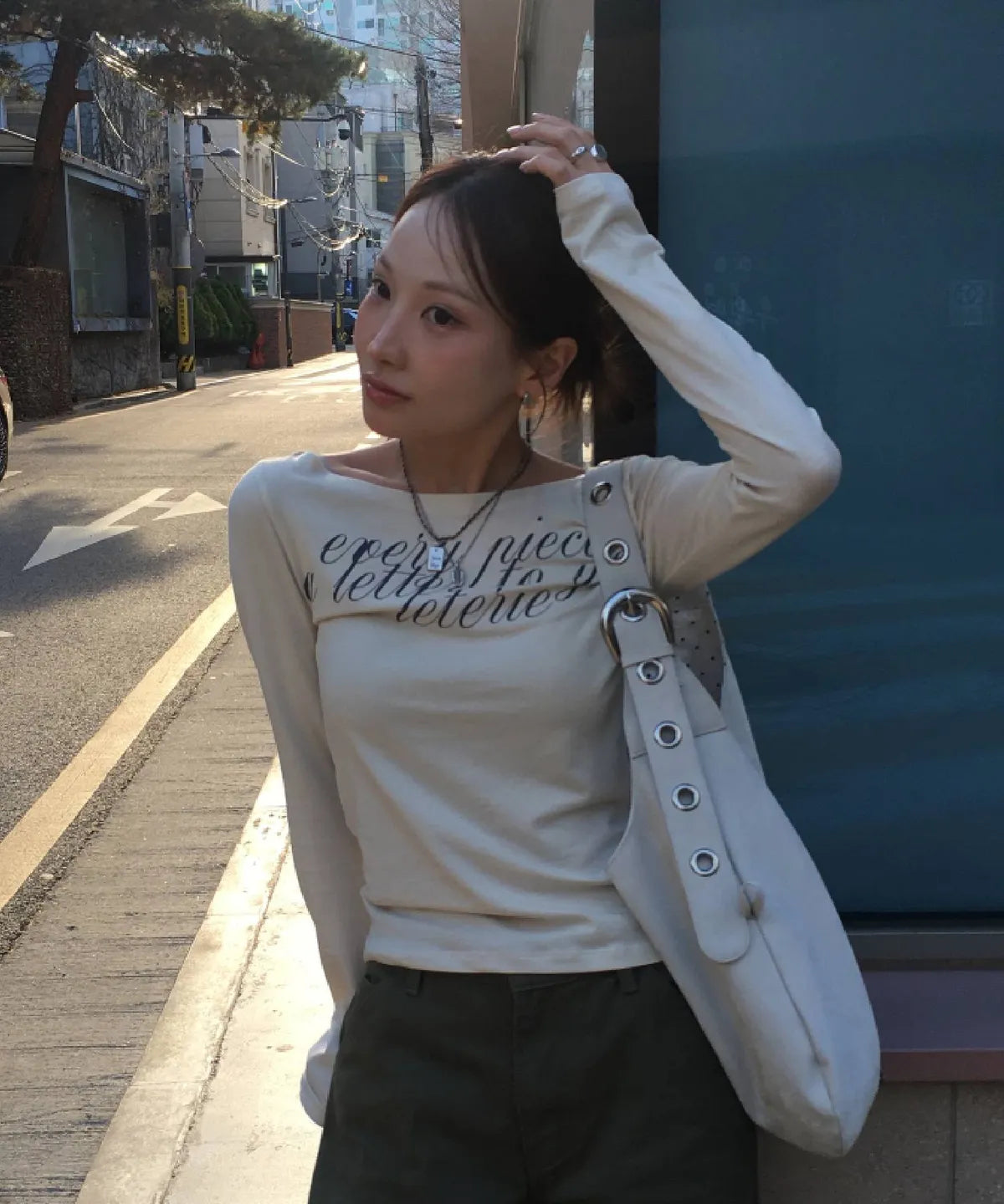 LETERIE LETTERING OFF-SHOULDER TIE LONG SLEEVE_IVORY