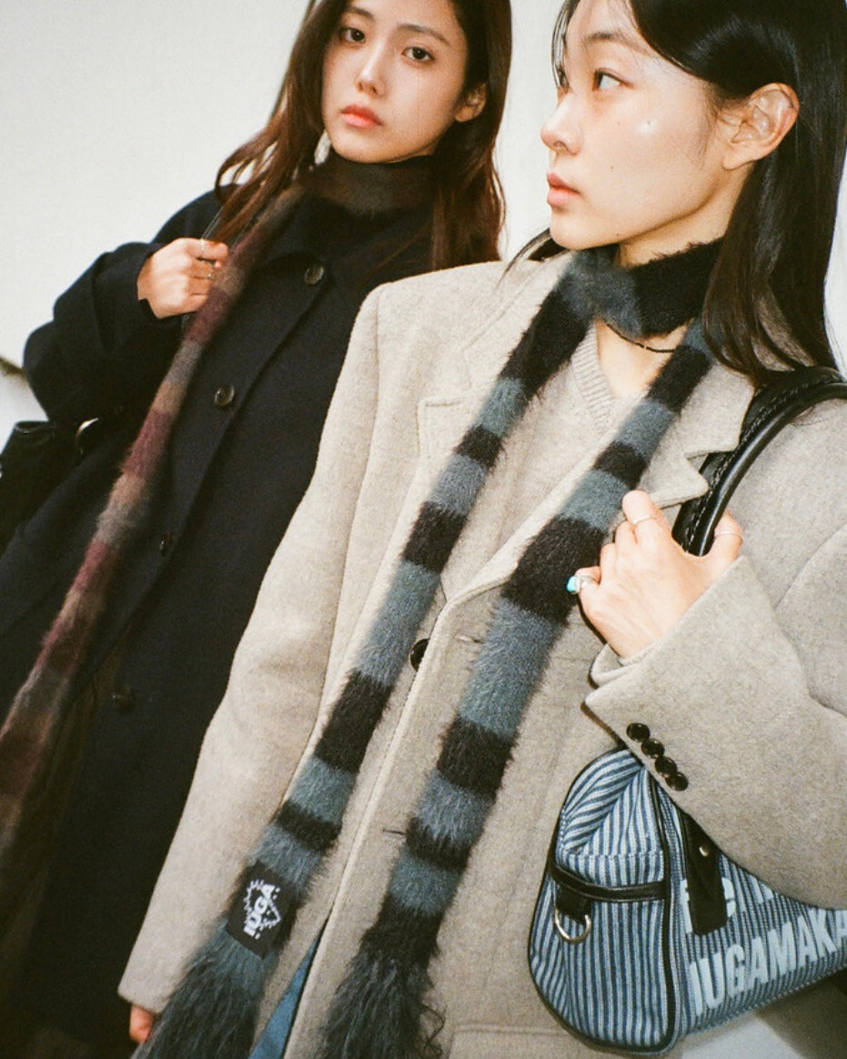 [winter同款🎀] IUGA STRIPED HAIRY SKINNY MUFFLER / BLACK