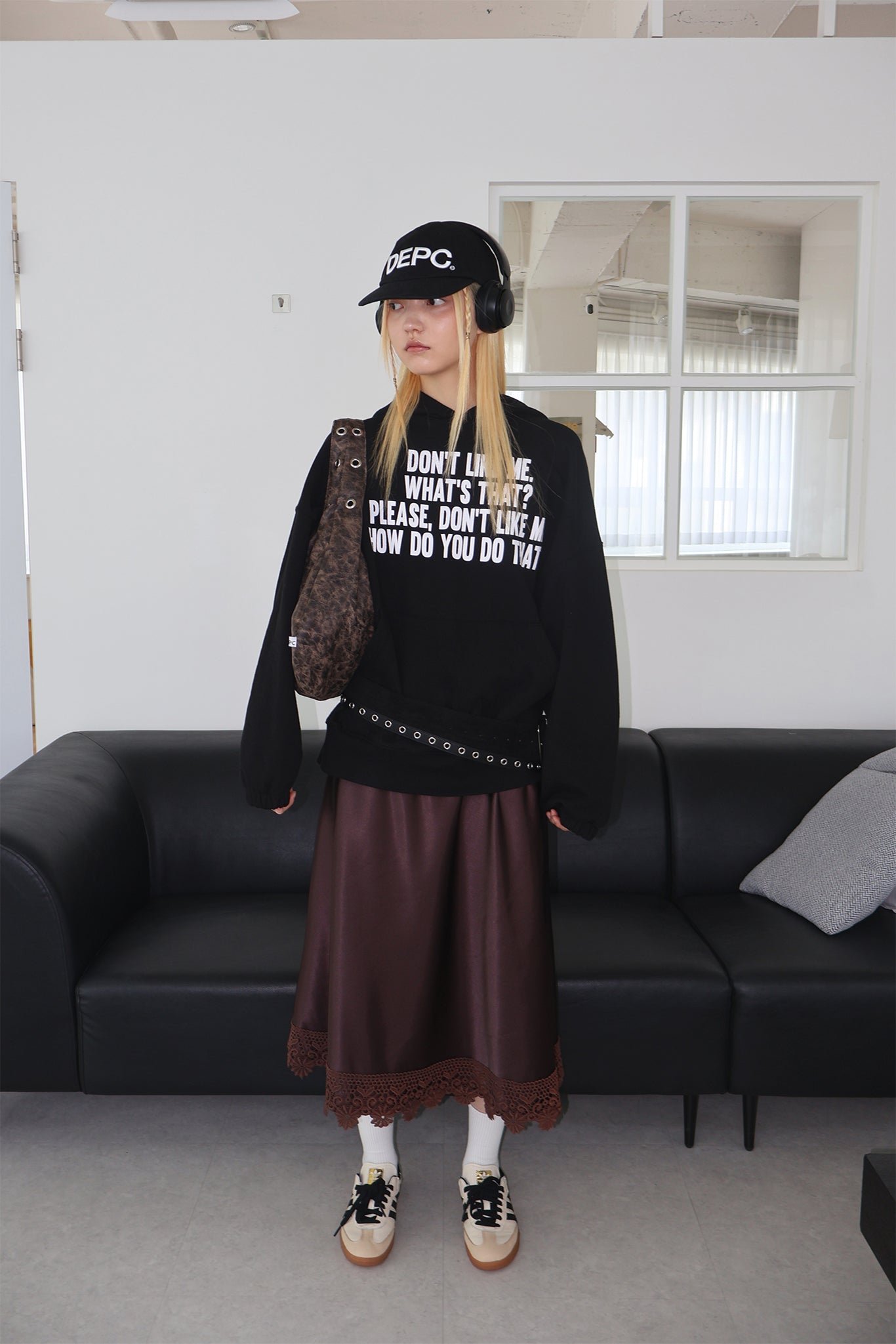 DEPC EYELET LEATHER BAG (BROWN)