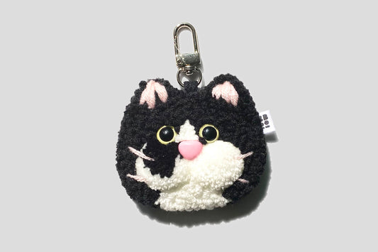 [handmade] "Ugly" Cat Keyring - b&w tabby