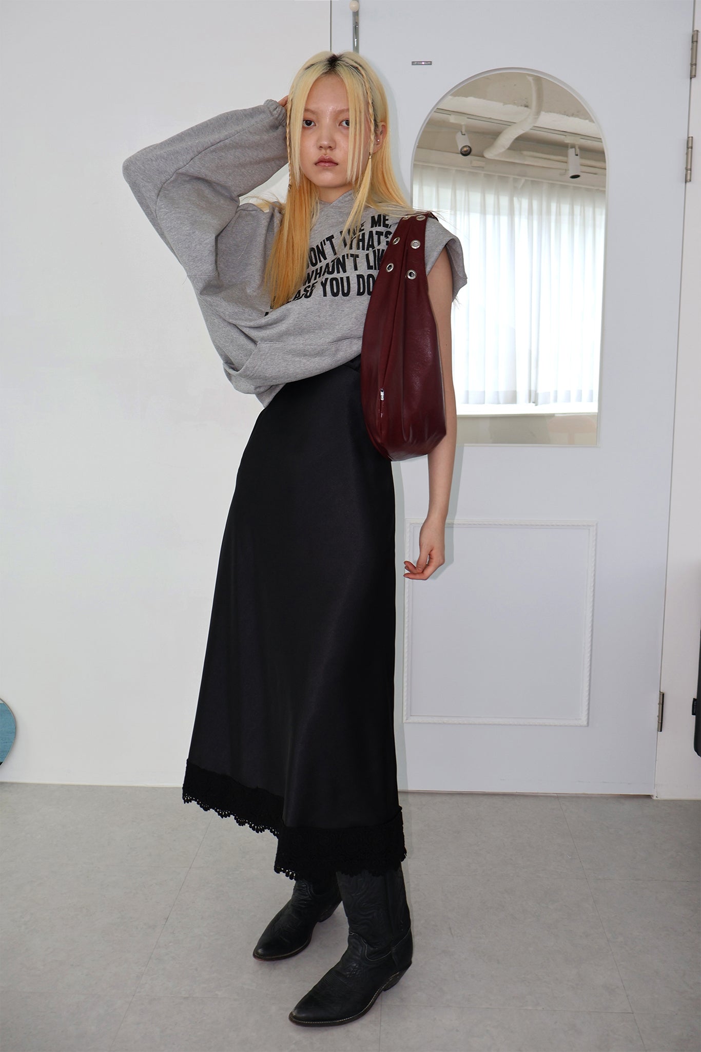 DEPC EYELET LEATHER BAG (WINE)