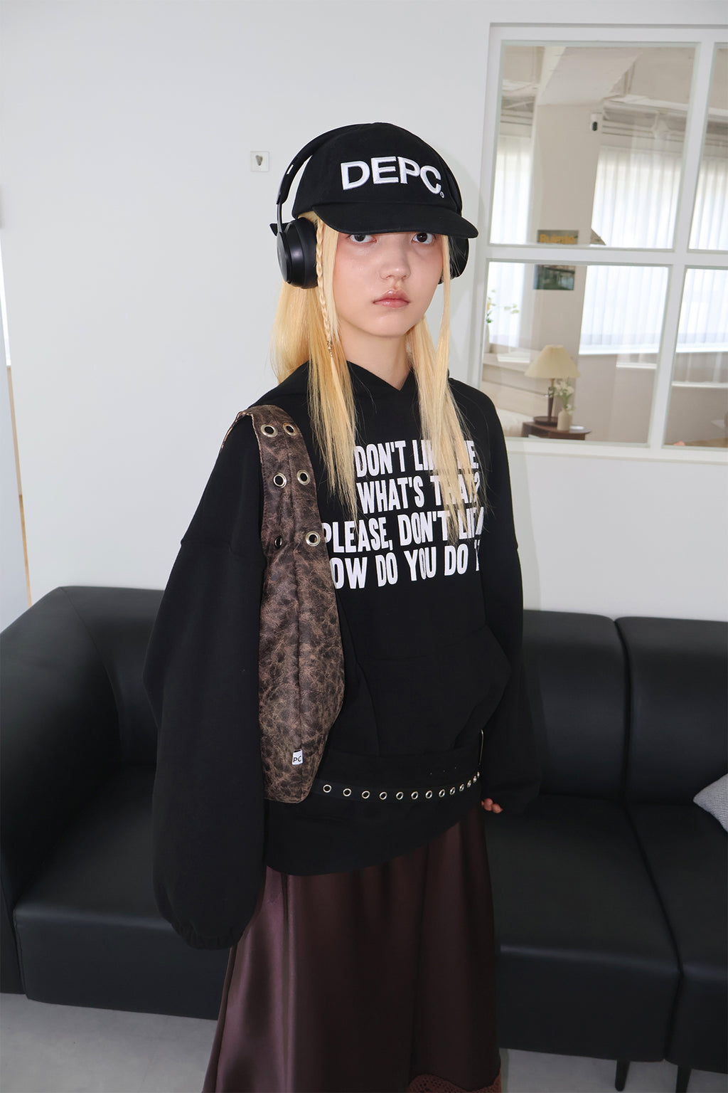 DEPC EYELET LEATHER BAG (BROWN)