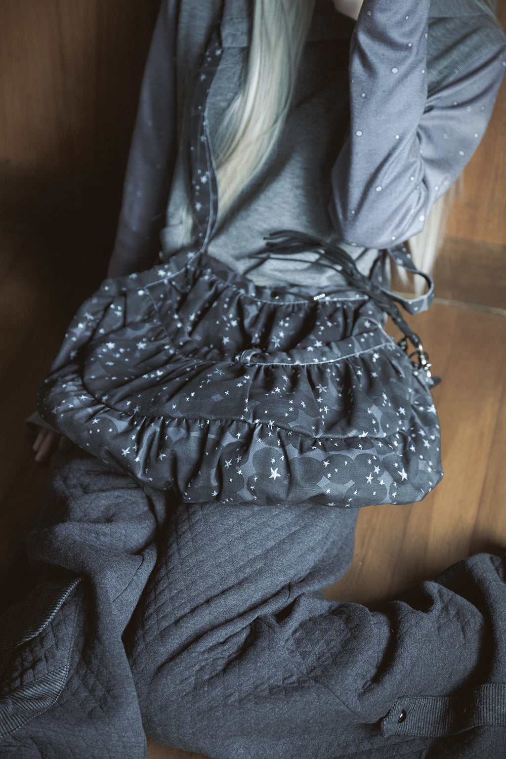 hugyourskin Stardust printed cross bag (Black)