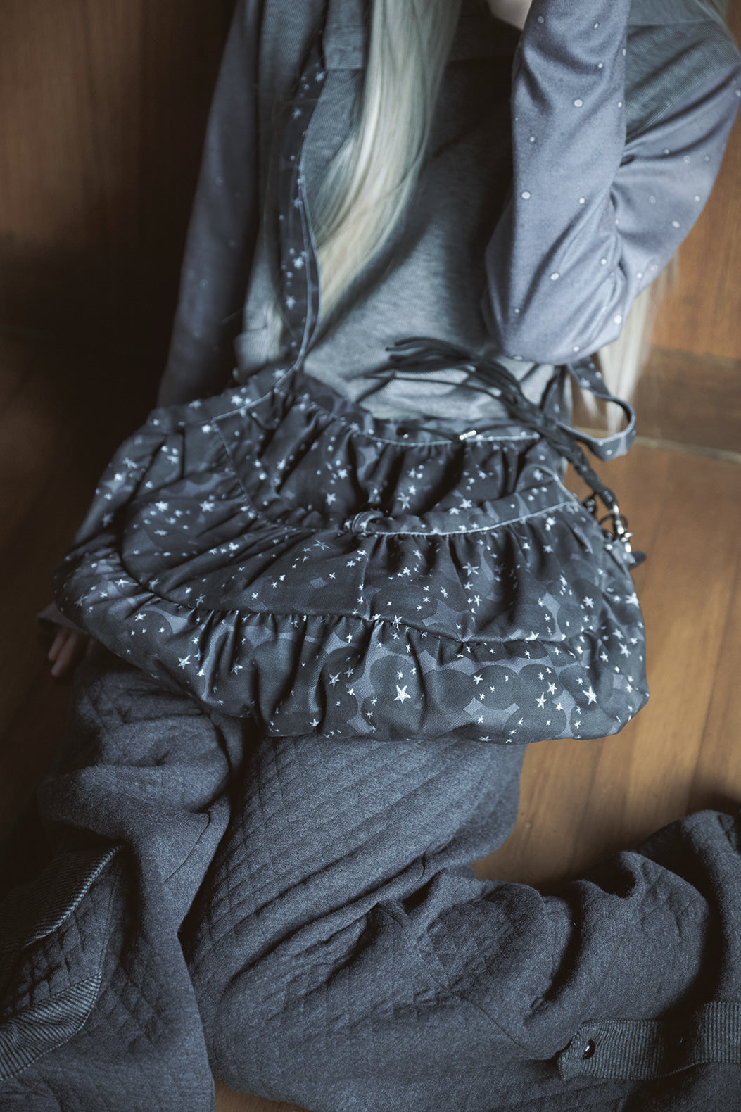 hugyourskin Stardust printed cross bag (Black)