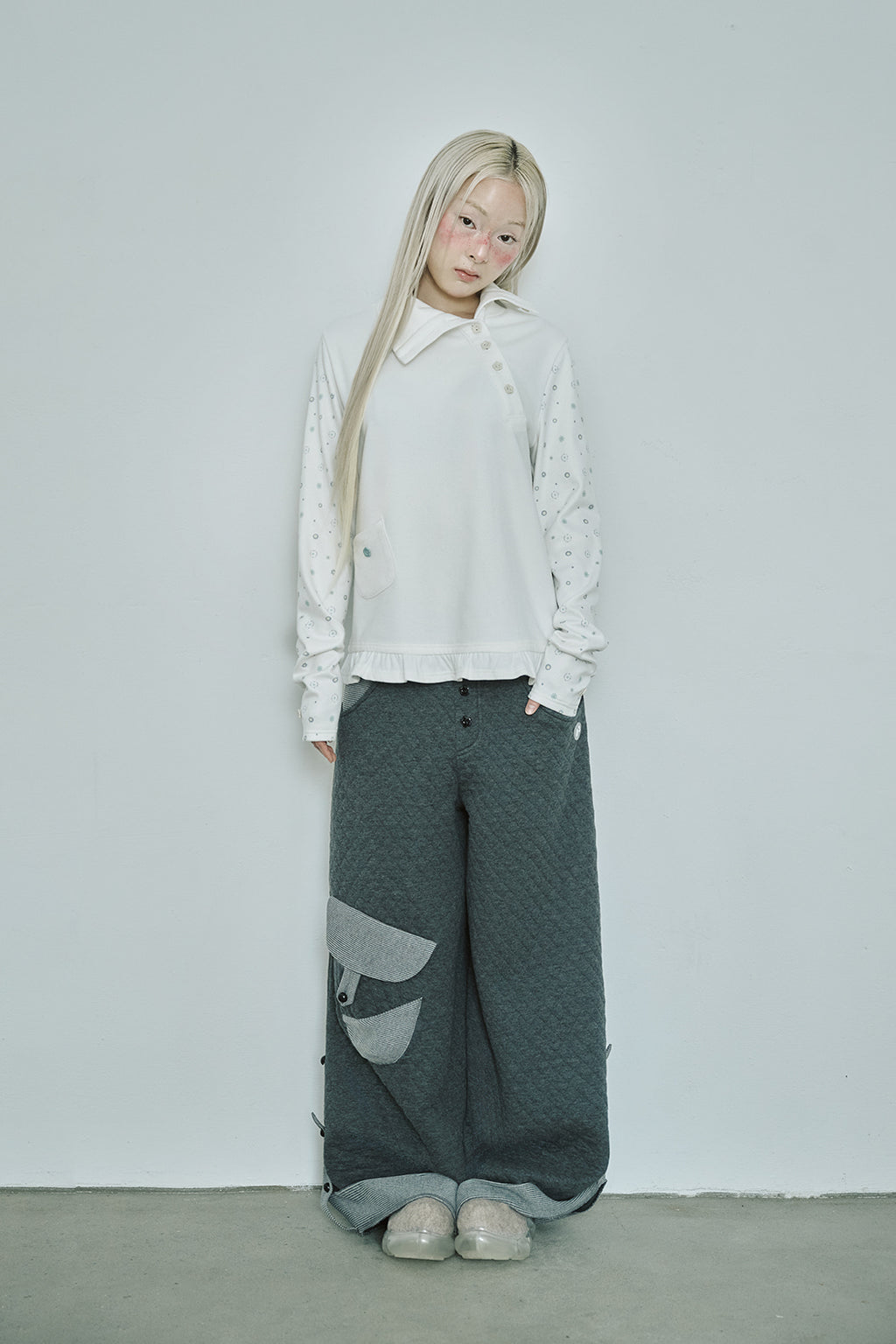 hugyourskin Flower button pola top (White)