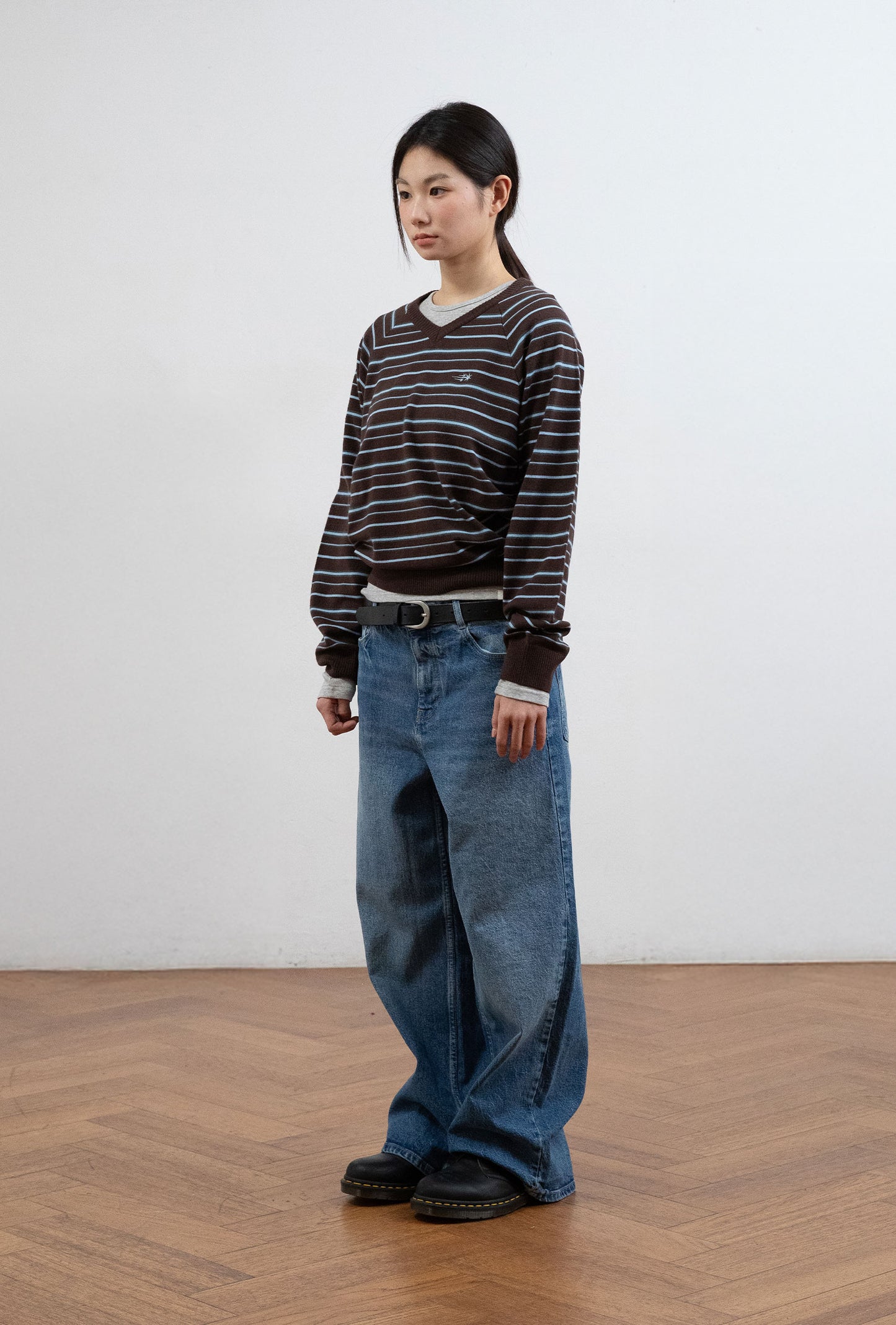 MULTI STRIPE 3STAR V NECK KNIT
[BROWN]