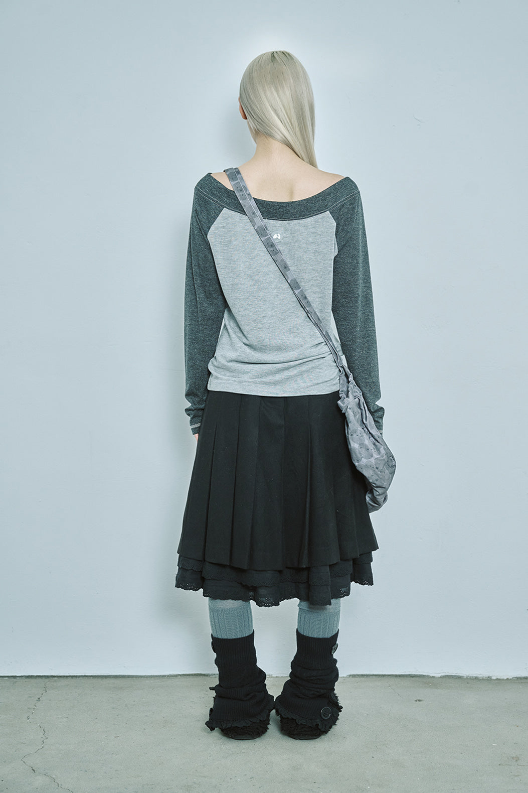 hugyourskin Stardust printed cross bag (Charcoal)